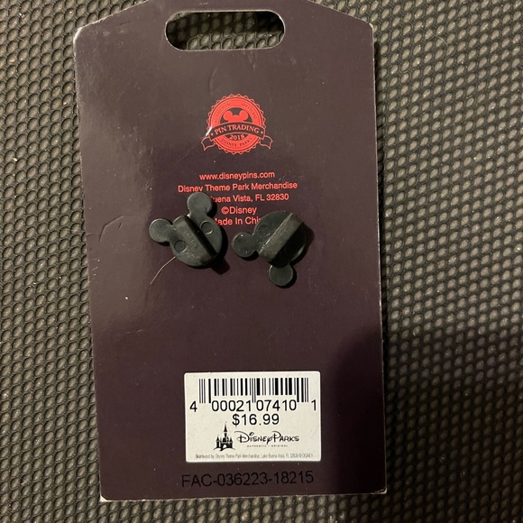 Disney’s Windows of Evil Queen of Hearts LE Pin - Picture 2 of 2